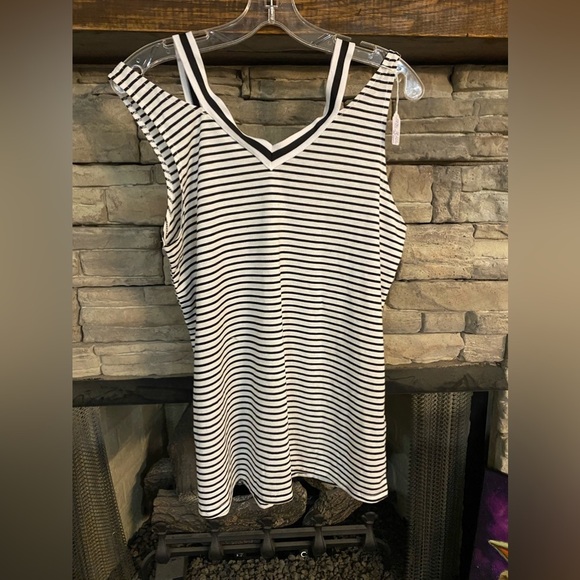 Striped open shoulder V‎ neck top - Picture 1 of 3
